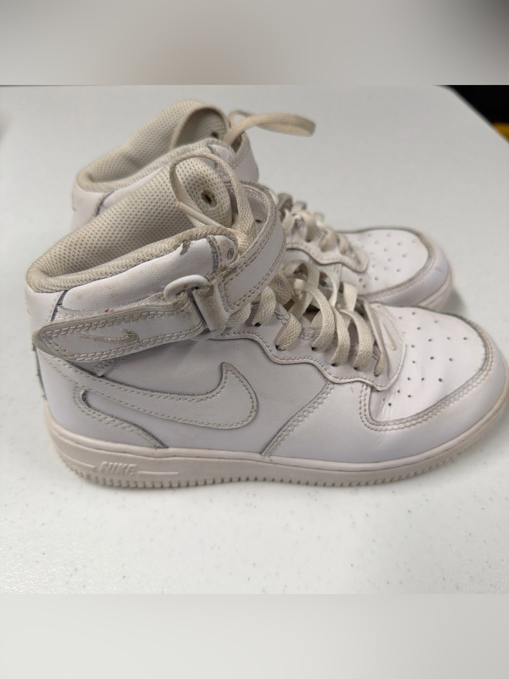 Nike Force 1 Mid LE Little Kids' Shoe Size 3Y